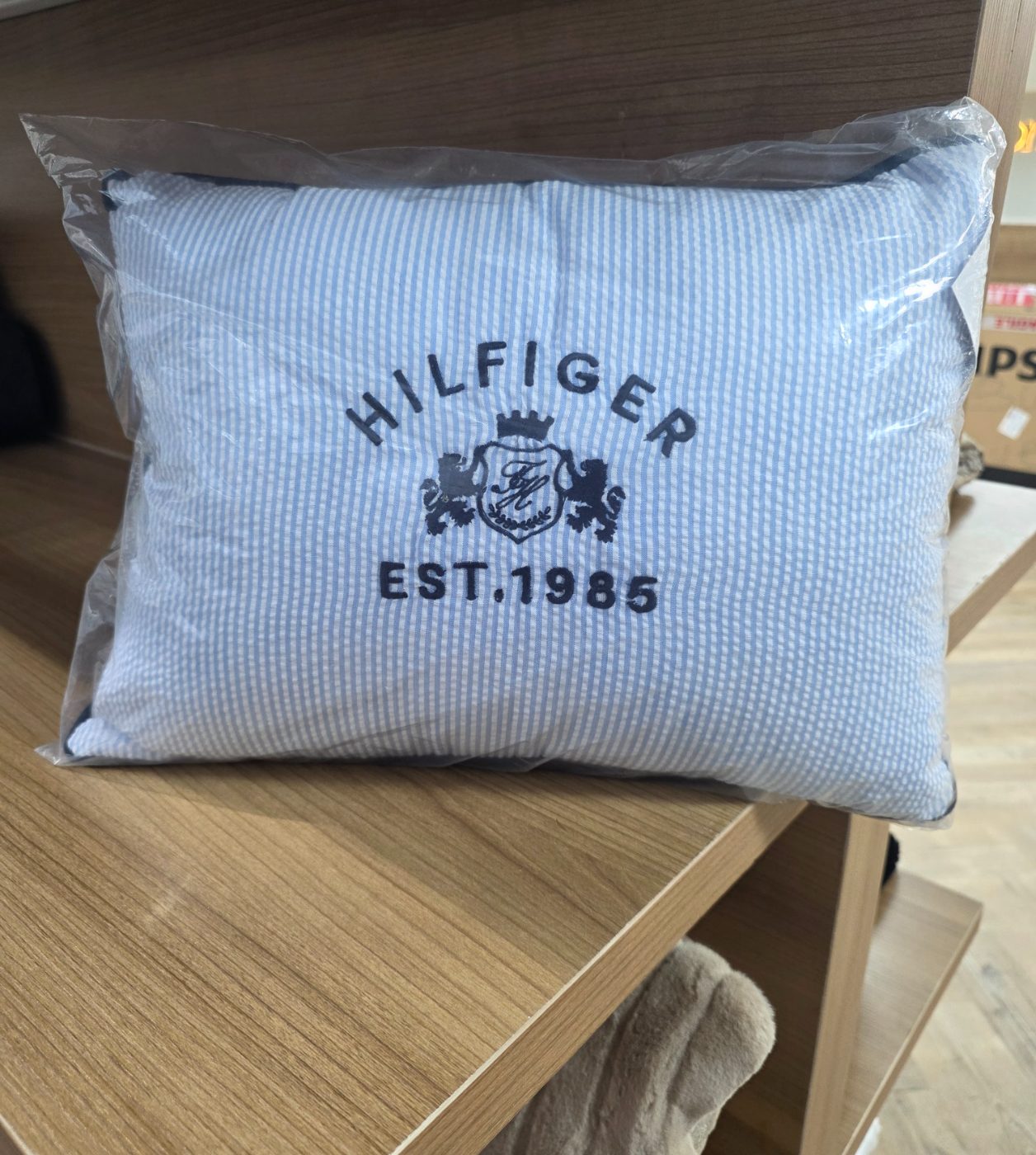 Tommy Hilfiger TH Crest 1-Piece Blue/White Cotton Blend 12x16 Decorative Pillow — view 2